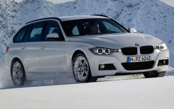 BMW-320d-xDrive-Touring-Euro-Spec-front-side-view[1]