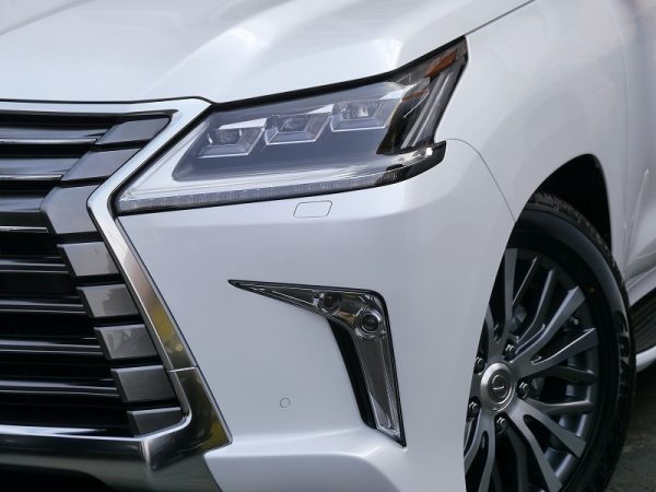 LEXUS_LX570-custom_demo_car-headlight