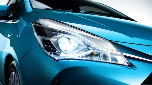 carlineup_vitz_exterior_top_pic_01_02_large