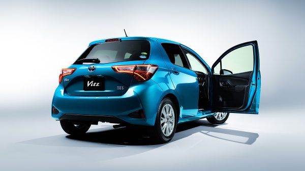 carlineup_vitz_exterior_top_pic_02_01_large