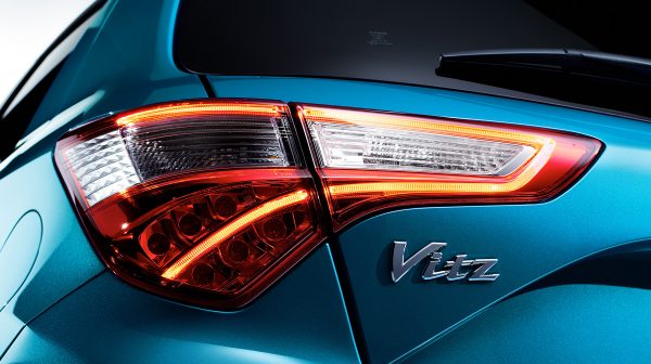 carlineup_vitz_exterior_top_pic_04_02_large