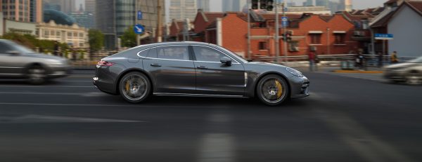 porsche-panamera-imageBJ229UYM