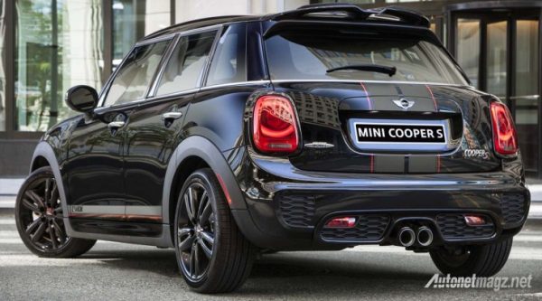mini-cooper-s-5-doors-carbon-edition-rear-view