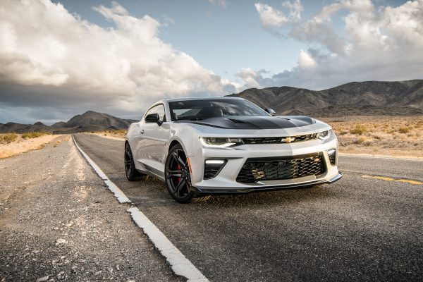 2017-Chevrolet-Camaro-SS-1LE-front-three-quarter-01